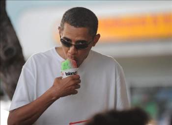 El presidente estadounidense toma un helado durante sus vacaciones de Navidad.