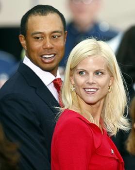 Tiger Woods junto a su esposa en los buenos tiempos.