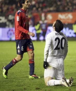 El delantero argentino Higuaín se lamenta de una ocasión fallida. (Foto: Iván Aguinaga)