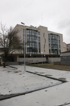  La nueva casa cuartel de la Guardia Civil en la calle Ladeira de Xinzo tiene cinco alturas. (Foto: X. Fariñas)