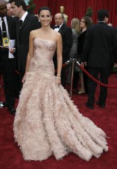 Penélope Cruz ocupa el cuatro lugar gracias al modelo de los Oscar de 2007.