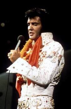 Elvis Presley, durante un concierto. (Foto: Archivo)