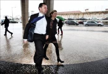 El matrimonio McCann, a su llegada al juzgado. (Foto: EFE)