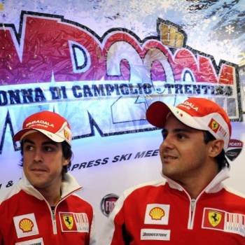 Fernando Alonso y su compañero Felipe Massa.