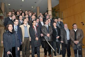 Alcaldes y regidores de Convergencia durante el acto de apoyo al alcalde del Ayuntamiento de Vic, Josep Maria Vila d'Abadal .