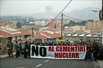 Cabecera de la manifestación convocada por la Coordinadora Anticementerio Nuclear de Cataluña (CANC). (Foto: Jaume Ignes)