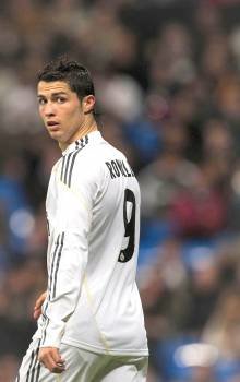 El delantero portugués del Real Madrid, Cristiano Ronaldo, tras ser expulsado. (Foto: Emilio Naranjo)
