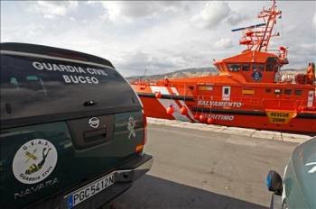 Llegada al puerto de Almería de la Guardamar Caliope, buque perteneciente al operativo de búsqueda de los tres tripulantes del helicóptero 'Helimer 207'. (Foto: Carlos Barba)