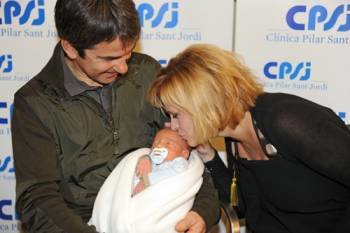 Ainhoa Arteta y Jesús Garmendia, con su hijo Iker.