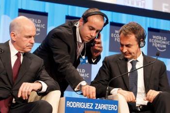 El primer ministro griego, Giorgos Papandreu, y  José Luis Rodríguez Zapatero, durante las sesiones de Davos,
