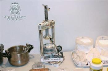 Prensa hidráulica utilizada para elaborar los comprimidos. (Foto: EFE)