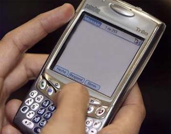 Un joven envía un SMS. (Foto: Archivo)