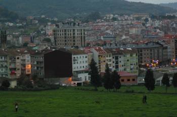Imagen del barrio de Mariñamansa tomada desde la Finca Santamarina, donde se prevé que se ubique El Corte Inglés. (Foto: José Paz)