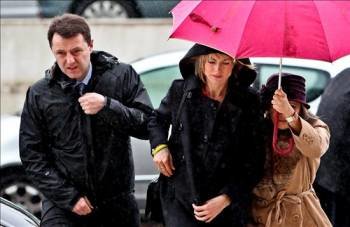 Gerry y Kate McCann, padres de la niña británica Madeleine, a su llegada al juzgado. (Foto: Tiago Petinga)