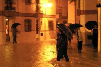 Imagen de una calle de la barriada de La Liberación de Jerez inundada. (Foto: Jaro Muñoz)