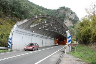 Tunel de La Barosa en la N-120, entre Valdeorras y El Bierzo