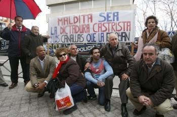 Concentración en Madrid por la muerte del disidente Orlando Zapata.