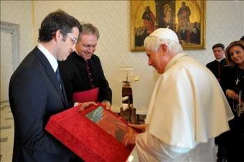 Benedicto XVI con Alberto Núñez.