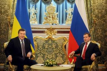  El presidente ruso, Dmitry Medvédev (d), y el nuevo presidente ucraniano, Víctor Yanukóvich.
