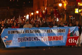 Los trabajadores recorren el centro de la ciudad en protesta por la situación sociolaboral. (Foto: MIGUEL ÁNGEL)