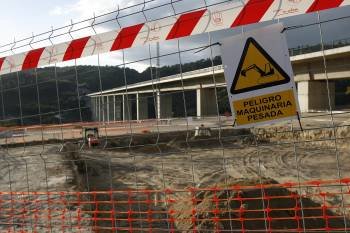 Obras en la línea de AVE entre Ourense y Carballiño, por la que también pasará el tren de Vigo. (Foto: MIGUEL ÁNGEL)