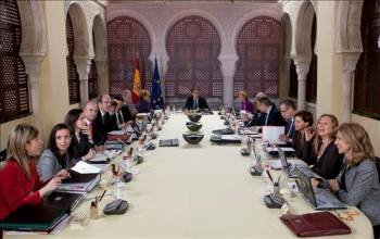 El Consejo de Ministros, presidido por José Luis Rodríguez Zapatero, reunido en los Reales Alcázares de Sevilla. (Foto: JULIO MUÑOZ)