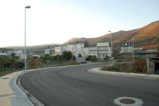 Calle construida para acceder al futuro centro de salud
