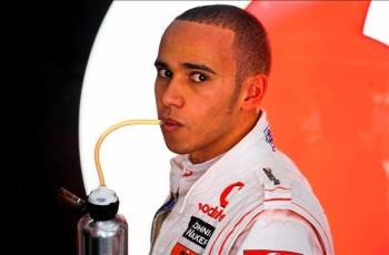 El piloto británico de la escudería McLaren Mercedes, Lewis Hamilton. (Foto: DIEGO AZUBEL)