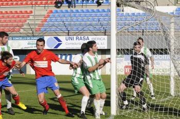 José Ángel Arenas y Quintairos celebran uno de los  goles del Ourense.