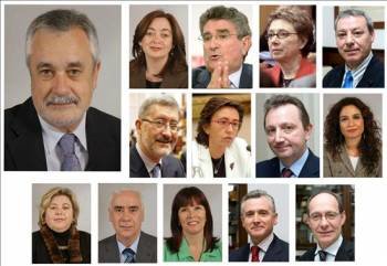 Miembros del remodelado Gobierno de la Junta andaluza. (Foto: EFE)