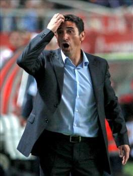 El entrenador del Sevilla Manolo Jiménez, durante el partido de Liga ante el Xerez. (Foto: JOSÉ MANUEL VIDAL)