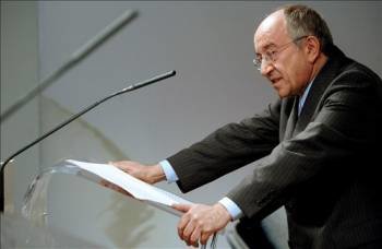 El gobernador del Banco de España, Miguel Ángel Fernández Ordóñez, durante su intervención. (Foto: KAI FÖSTERLING)