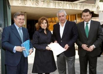Arturo García-Tizón, Soraya Sáenz de Santamaría, Javier Arenas  y Antonio Sanz, ante el Constitucional. (Foto: MONDELO)
