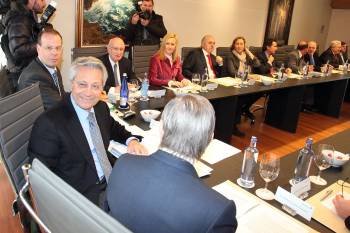 Fernández Gayoso, presidente de Caixanova, en la reunión que celebró el consejo en enero. (Foto: Archivo)