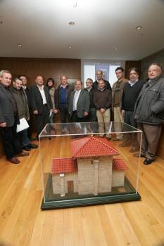 El celanovés Mouriño (centro) presidió la reunión de alcaldes. (Foto: MARCOS ATRIO)