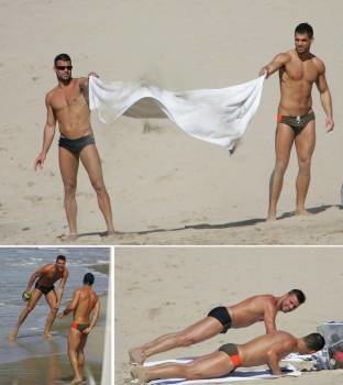 Ricky Martin con un amigo, en unas fotos que desataron numerosos comentarios sobre su tendencia sexual.