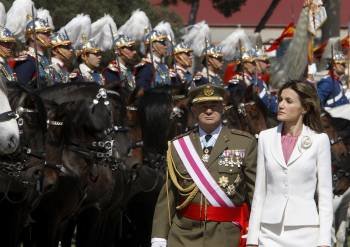 Doña Letizia durante la jura de los nuevos guardias reales.