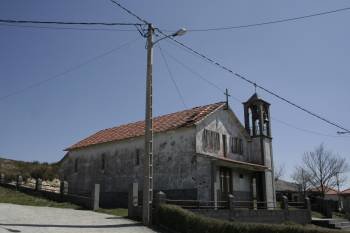 Iglesia parroquial de O Regueiro, ubicada en la margen derecha de la carretera N-541. (Foto: Jainer Barros)