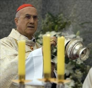 El secretario de Estado del Vaticano, el cardenal Tarcisio Bertone. (Foto: EFE)