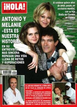 Melanie, Antonio y Stella del Carmen, en la portada de la revista ¡Hola!
