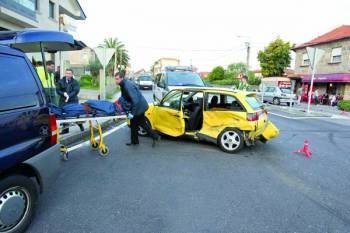 Estado en que quedó el coche de un joven que falleció el sábado en Vigo. (Foto: AD)