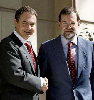Zapatero y Rajoy, durante su último encuentro en Moncloa.