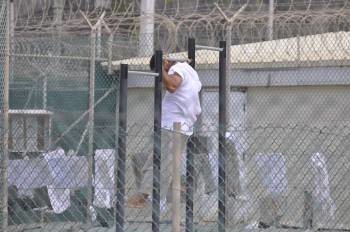 Uno de los prisioneros de Guantánamo.