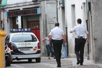 Policías de patrulla por Ourense. (Foto: Miguel Angel)