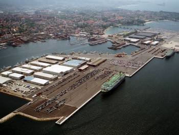Contenedores para exportar productos, en el puerto de Vigo.
