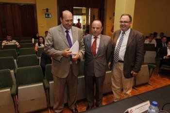 Rogelio Martínez, Ovidio Fernández y Carlos Silva presentaron el Plan Impulsa en la Cámara. (Foto: Xesús Fariñas)