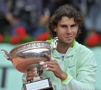 Nadal, con su quinto trofeo de Roland Garros.