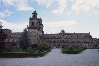 El monasterio de Oseir está situado en San Cristobo de Cea. (Foto: MARTIÑO PINAL)