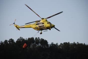 Helicóptero de extinción de incendios forestales.