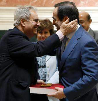 Enrique Múgica, con el presidente del Congreso, José Bono. (Foto: J.J. Guillén)